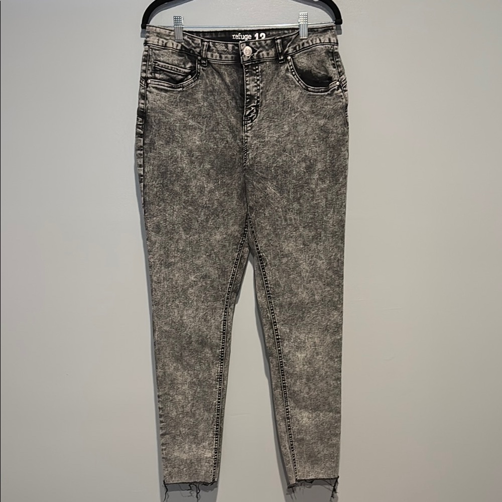 Refuge Women's Gray Jeans